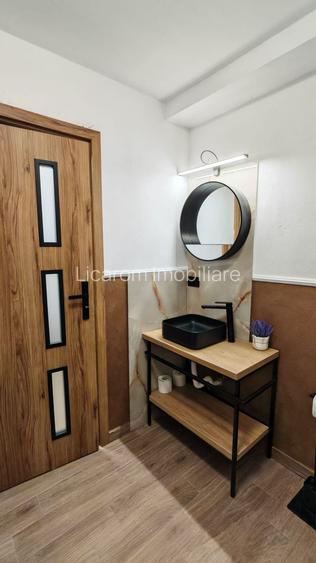 COMISION 0. Corp de casa,Carpatilor intrare in Racadau,P+E,4 camere. - 13