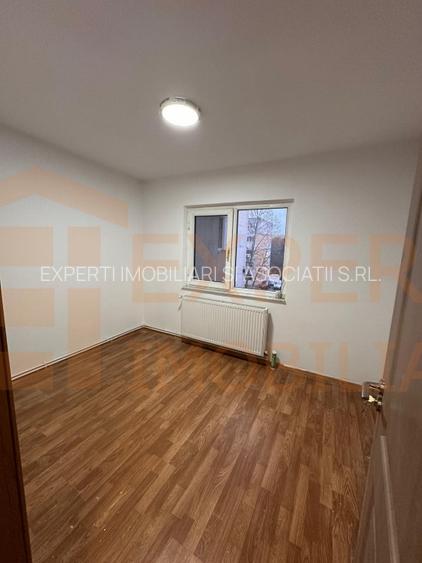 Apartament 3 camere, situat in zona CET - 3