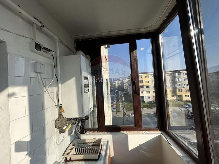 Apartament cu 3 camere decomandat de închiriat în zona Hotvon et.3 - 7
