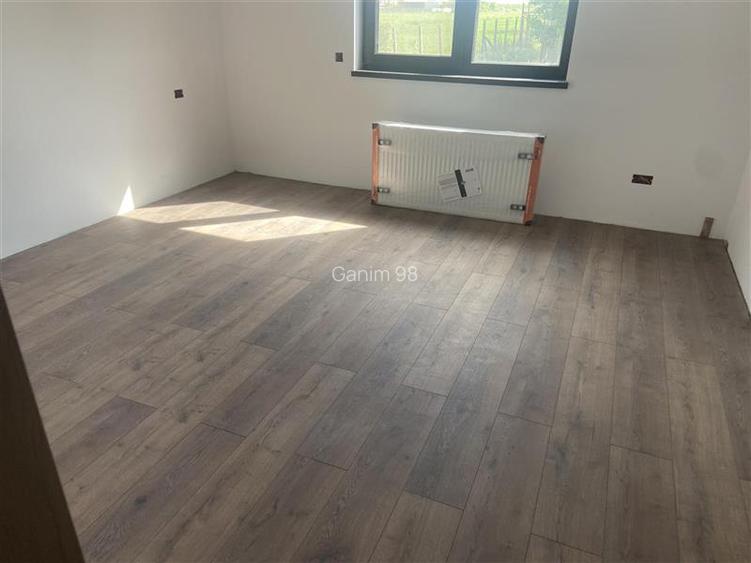 Casa de vanzare in Campineanca, parter si mansarda , suprafata 160 mp , teren 50 - 6