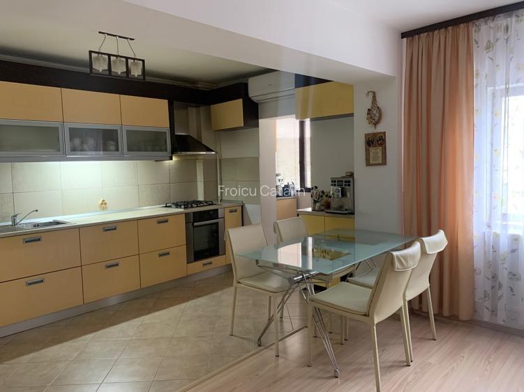 De vanzare apament 4 camere - 6