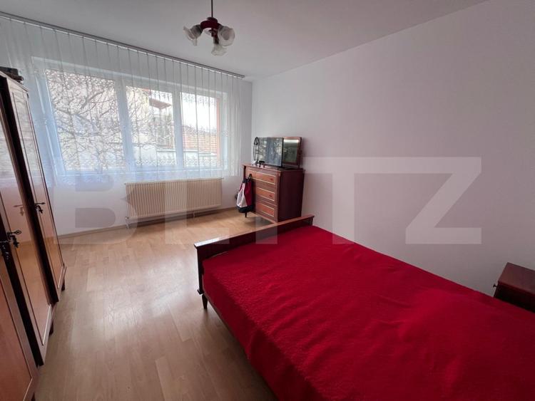 Casa de inchiriat, 7 camere, 230 mp + 415 mp teren, garaj - Gruia
