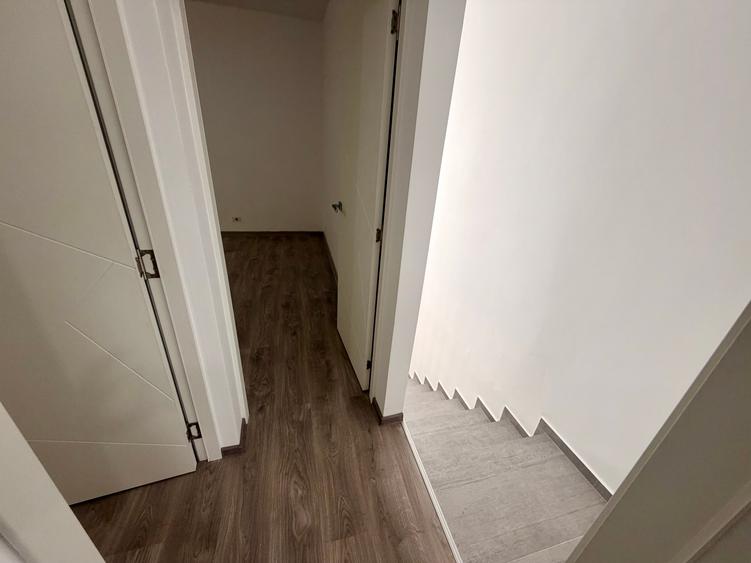 Casa P+1 la 1 km fata de metrou Aparatorii Patriei. 3 cam. Teren 110 mp