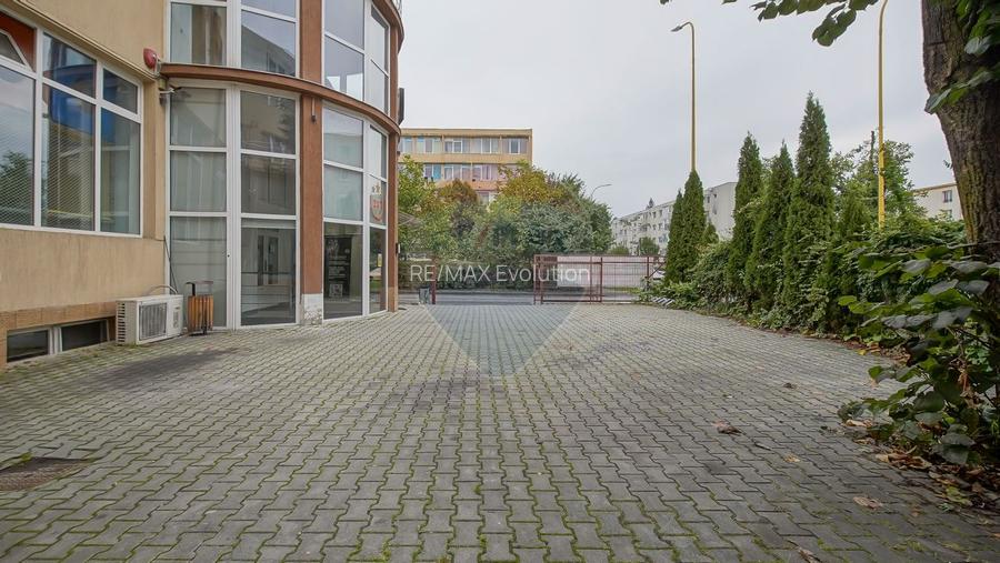 Spatiu comercial stradal- 120 mp-  Zona Astra - 12