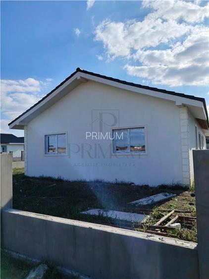 Duplex pe parter - 2 fronturi stradale - personalizare interioara - canalizare - 2