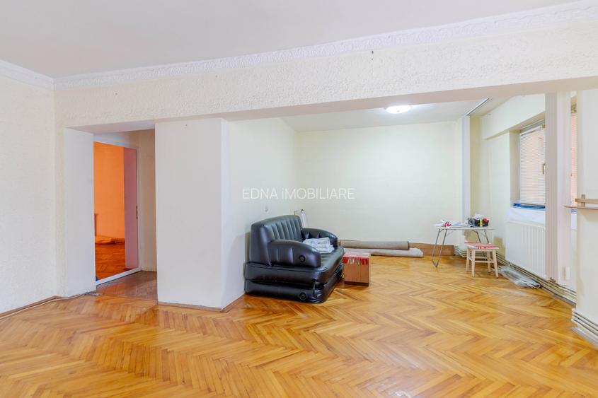 Apartament 3 camere transformat in 2 camere – Bd. Cosminului - 8