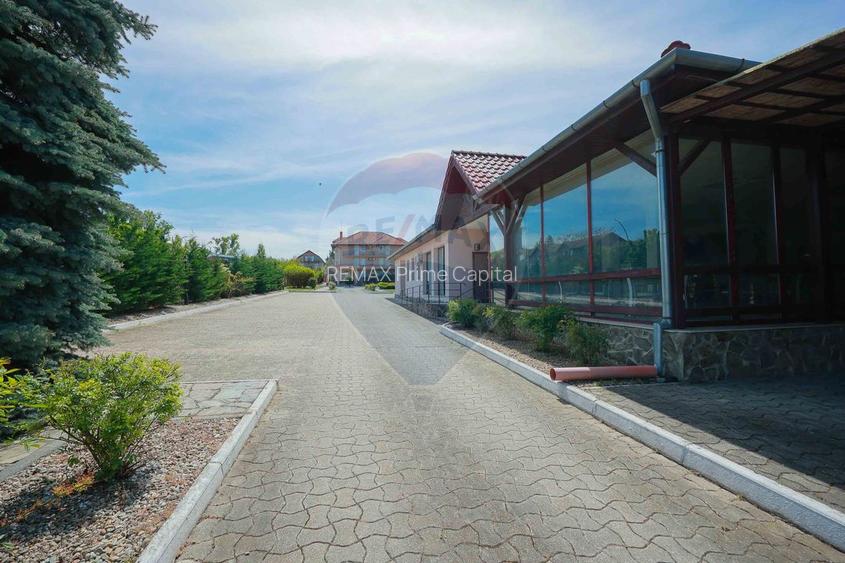 De vânzare pensiune cu restaurant, teren 4.750 mp – Băile 1 Mai - 4