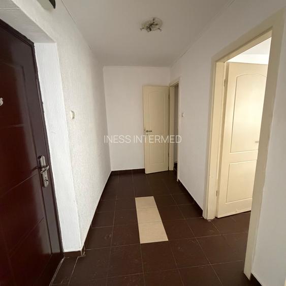 Piata Romana - parter de bloc - nemobilat - constructie 1981 - 4