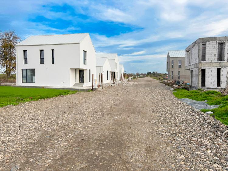 Vila P+1 in Valu lui Traian, pe partea dreapta - Avostar Villas - 3