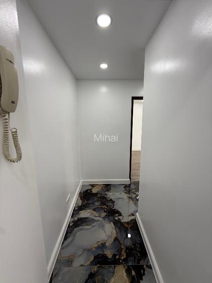 Apartament 3 camere semidecomandat de vânzare în Micro 40 stradal  - 14