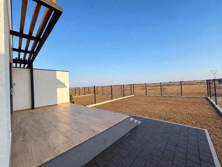 COMISION 0! Duplex finalizat cu 5 camere si 3 bai. Panouri solare.