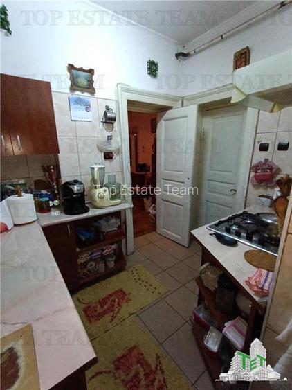 Vila cu aspect de conac in centrul Ploiestiului, ideala pentru locuinta, birou s - 12