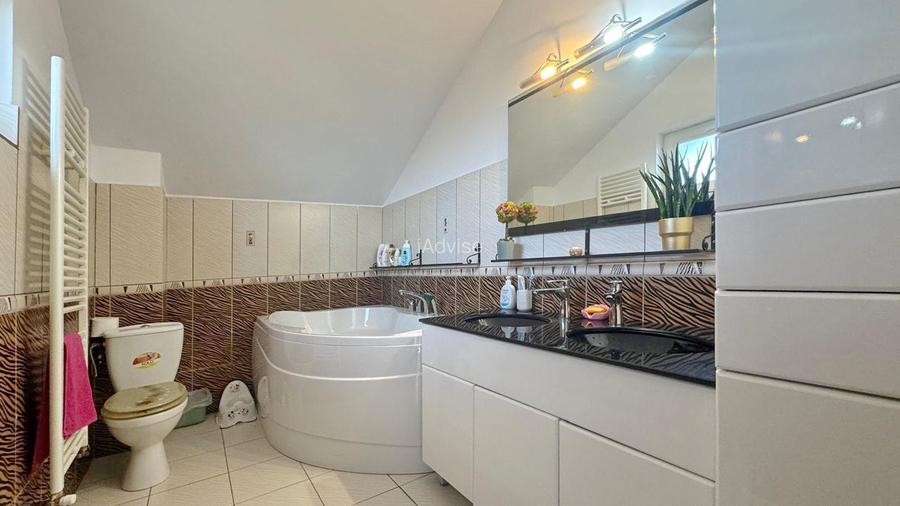 CASA SPATIOASA CU 5 CAMERE IN SANPETRU - 8