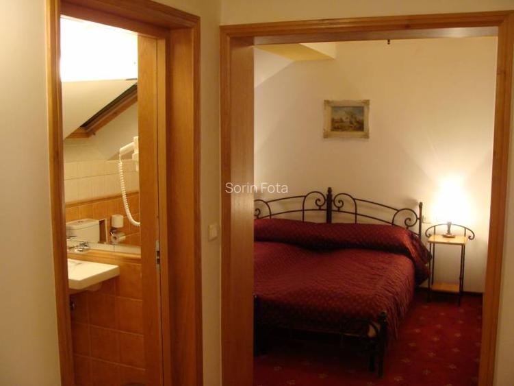 Super proprietate, :  hotel de 4 stele , 19 camere la cheie, teren 6200 mp  - 11