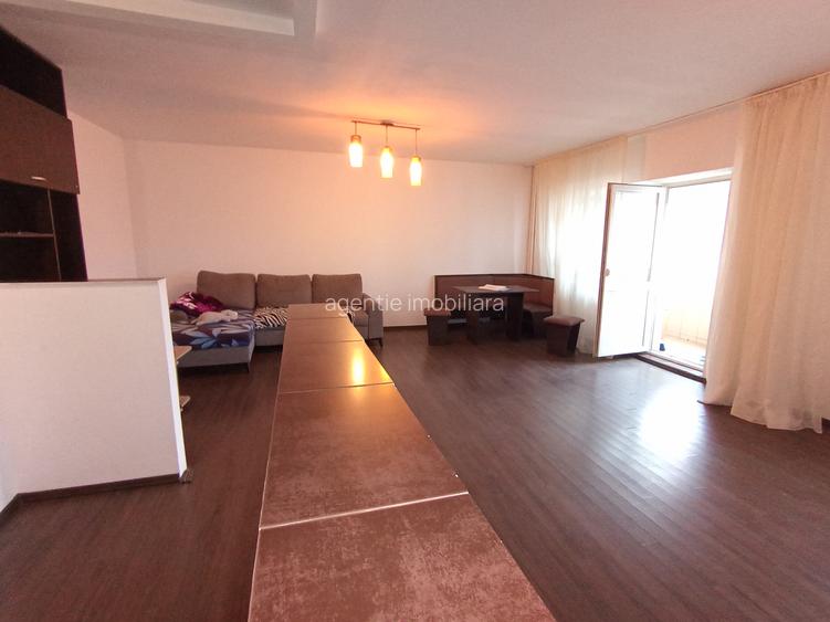 Ocazie - 3 Decomandate Central -Bloc remarcabil - 5