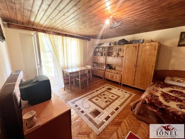 Vanzare casa in Ampoita -1300 mp teren - 2