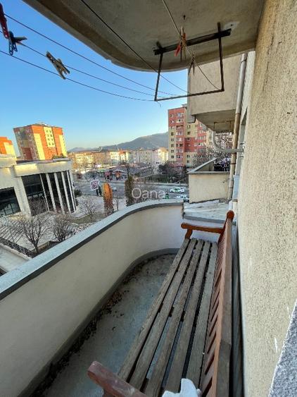 Apartament 3 camere decomandat Bdul Traian - vedere Pietricica - 6