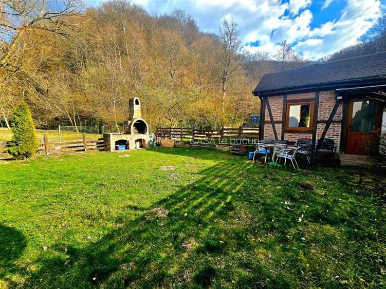 Resita Casa cu Teren Drept 500 Mp retrasa la marginea padurii - 2