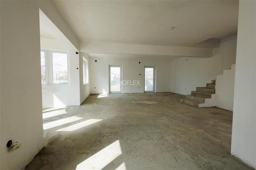 Casa spatioasa cu etaj si curte în Ghimbav - 12