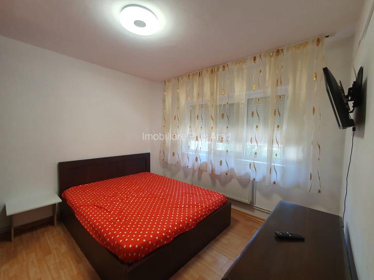Inchiriez apartament 3 camere zona 300 - 5
