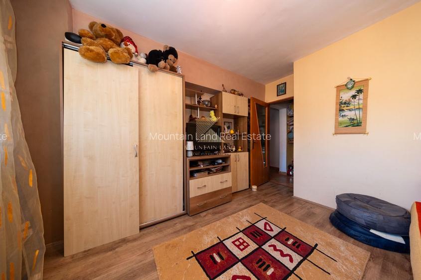 Apartament 3 camere, vedere superbă, Răcădău, str. Carpenului - 10