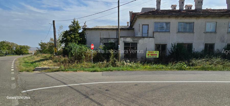 1 hectar de teren intravilan cu constructii la strada in Cucorani - 3