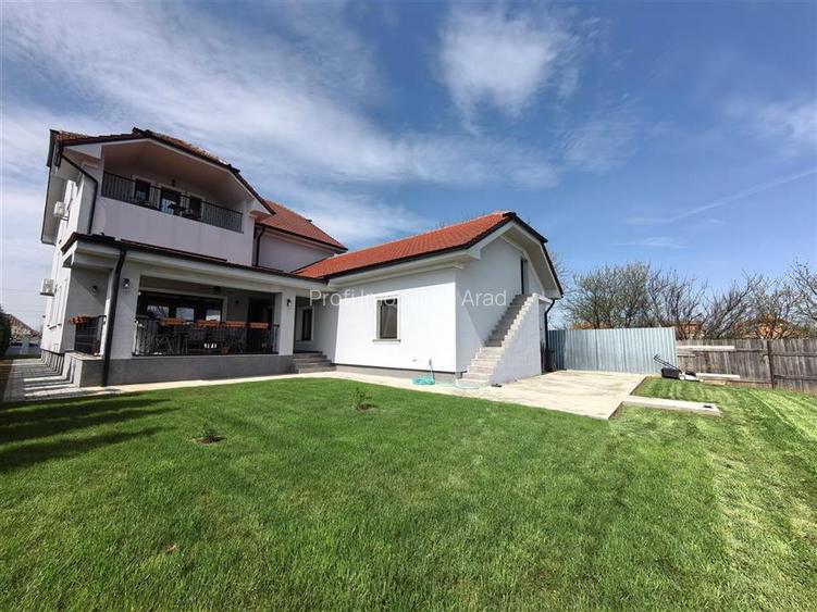 Vila impunatoare cu 6 camere spatioase in stil american - 11