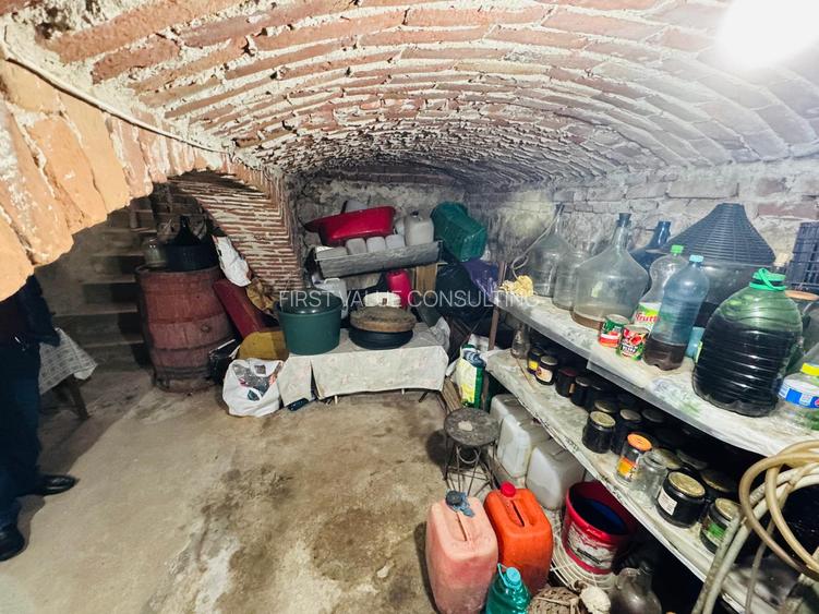 Casa  zonă semicentrală – Str. Adrian, Scd 114, teren 242 mp - 9