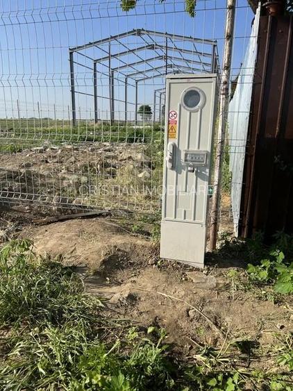 Teren 2500 mp, curent 3,80W, pretabil hala sau constructii - 3
