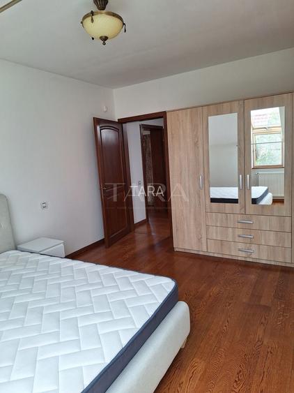 Casa deosebită în Europa – stil clasic, terase și grădină amenajata - 13