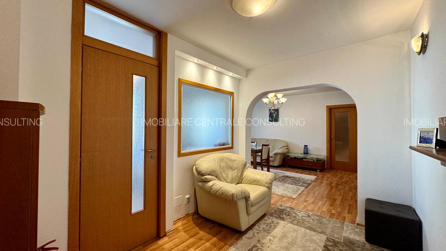 Vis avis cladire CEC, bloc 1980, unic, f. rar in piata - 6