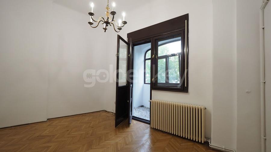 Apartament nemobilat cu 4 camere in vila | zona linistita