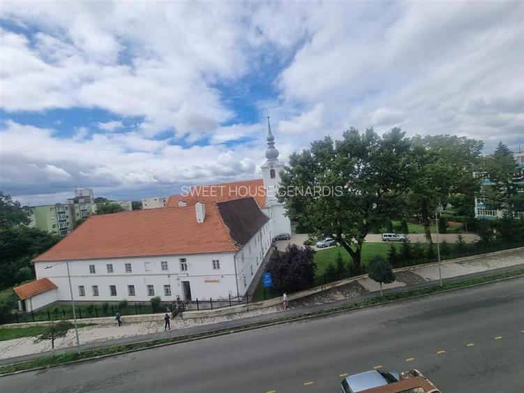 Apartament cu trei camere zona centrala - 12