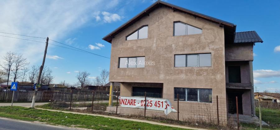 Vilă spațioasă 300 mp la șosea - vedere la brațul Borcea - 5