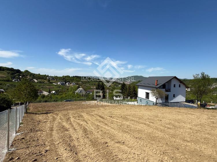 Teren  de 12 ari cu panoramă asupra orașului - 3