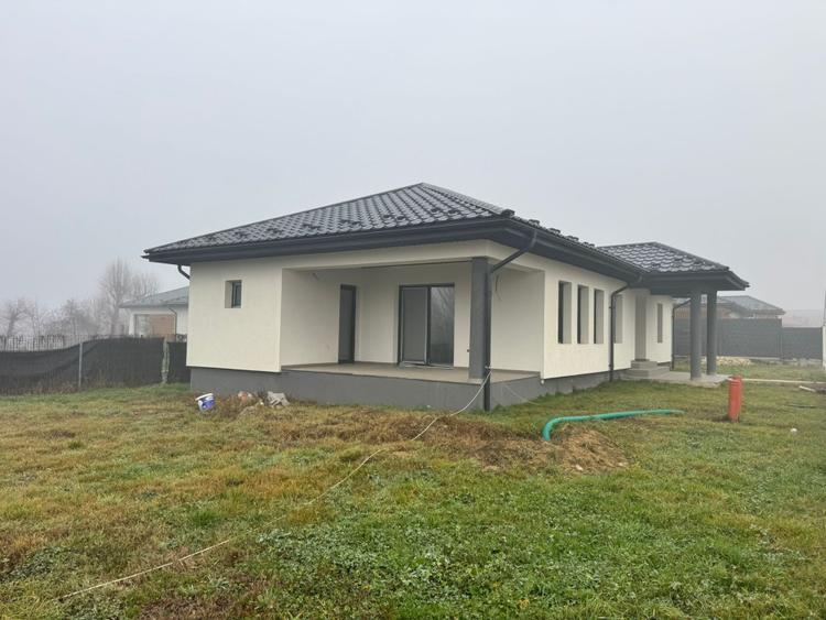 Casă individuală de vânzare – 131 mp construiți, teren 6 ari