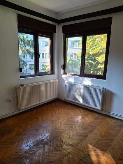 Apartament 4 camere, 2 dorm, sufragerie, birou, scara interioara, et.1 in vila