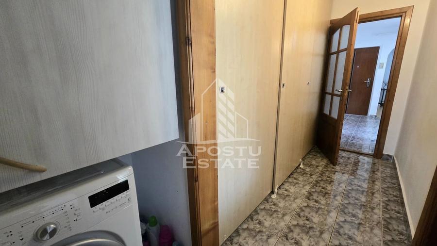 Apartament de vanzare cu 3 camere, decomandat,centrala proprie,Lipovei