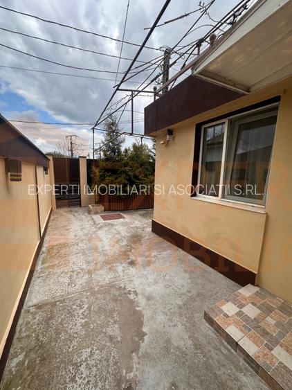 Casa de vanzare, 3 camere,  situata in zona CET - 16