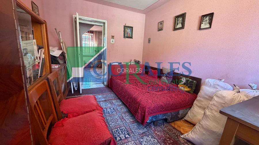 Central - Piata 700. Bloc de Caramida. Decomandat, Et 2. Posibilitate Centrala - 5