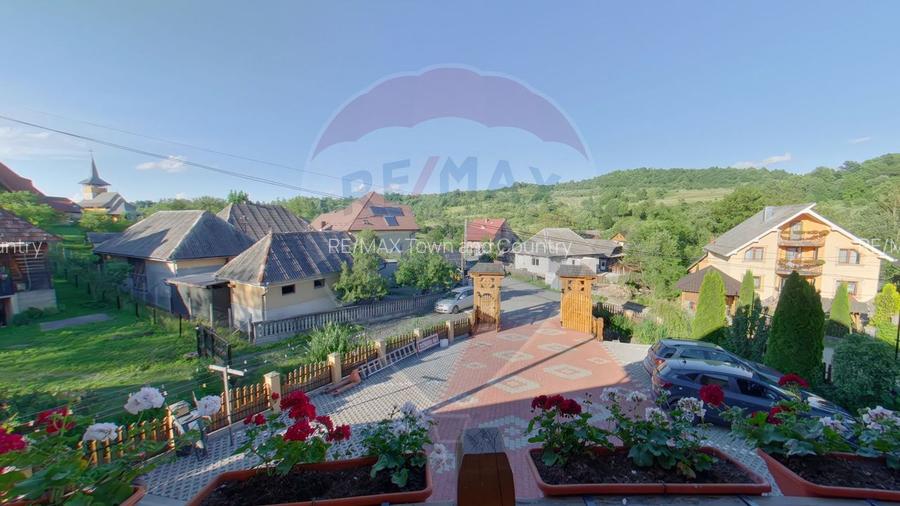 Pensiune cu 10 camere de vânzare în Breb - 4