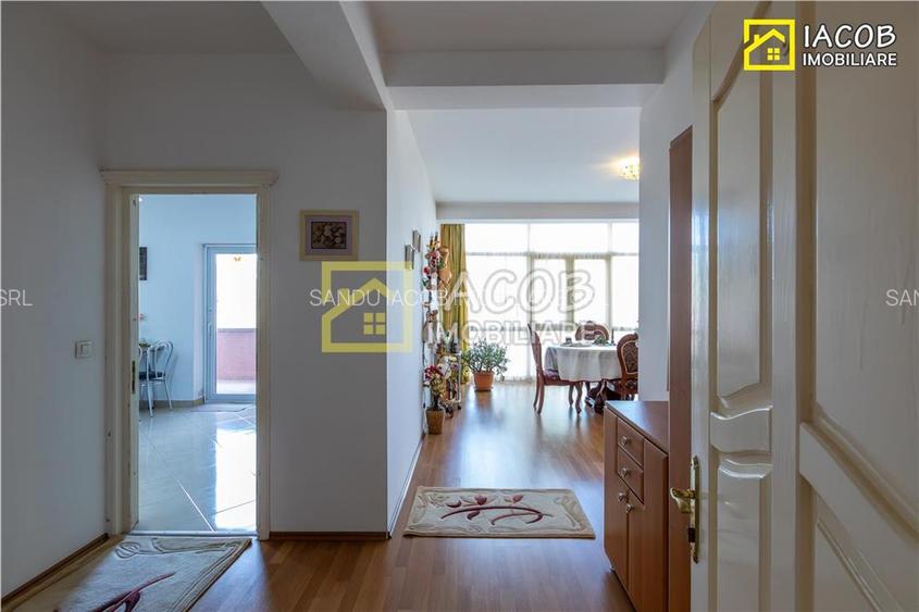 1/2 Duplex  S+D+P+2E, 455 mp in zona centrala a mun. Bacau - 30