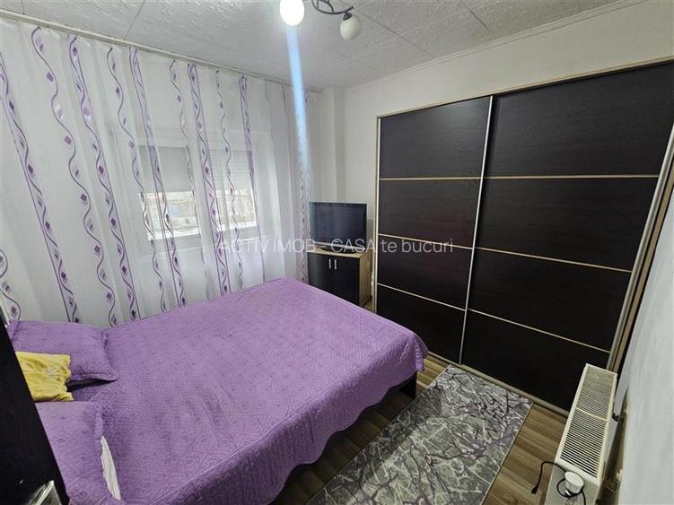 Resita, 3 Cam. Cf. 1, Et. 1, Bulevard, Micro 4 - 4