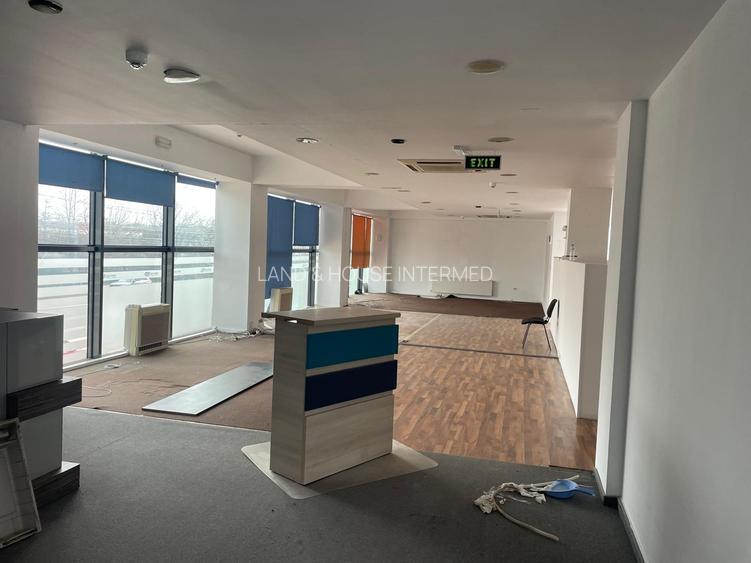Cladire de birouri si spatii comerciale P+4E, stradal la DN1 - 11
