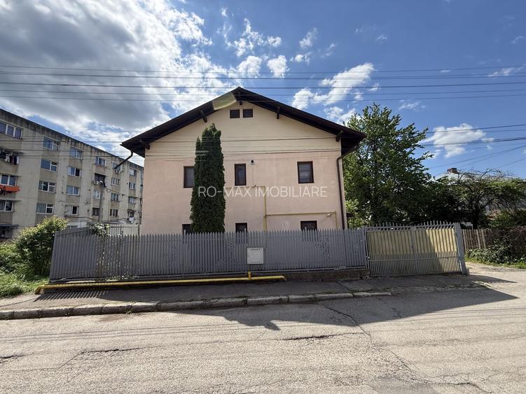 Vila construită in 2010 - P+1+pod - S=236 mp și curte 238 mp Campina! - 42