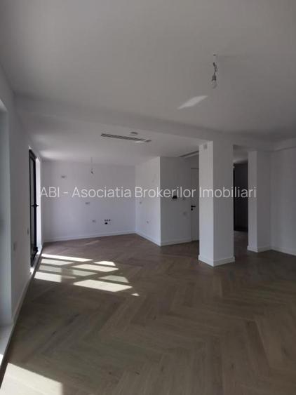 Proprietate exclusivista amplasata pe malul lacului Snagov - 16