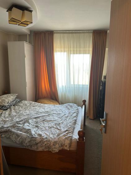 Vand apartament cu 3 camere Centrul Civic, Strada Toamnei
