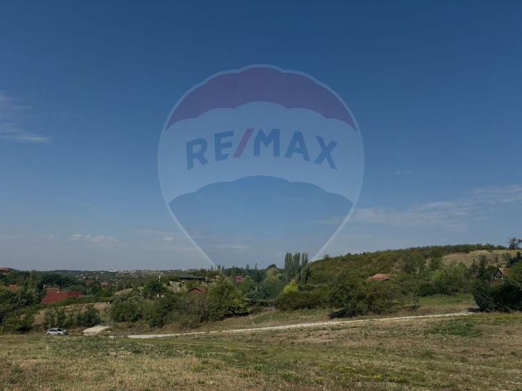 Teren de Vânzare, Intravilan, 5511 mp, în Zona de Dealuri cu Panoramă