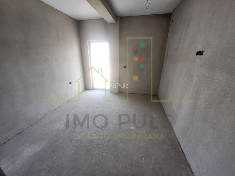 3 Camere. 2 Bai. Bloc nou. Langa Esso. - 4