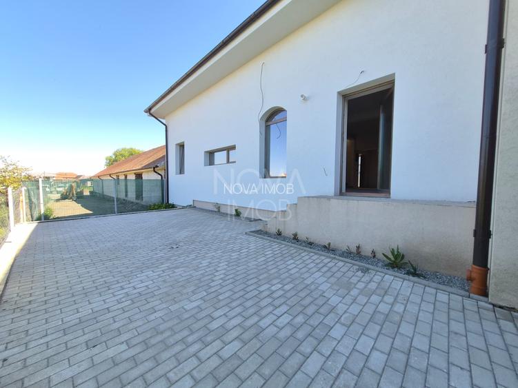 Casa generoasa cu 7 camere, 3 bai, dressing si parcare – Sura Mica - 3